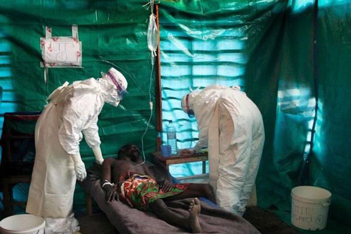 ___3908104___https:______static.pulse.com.gh___webservice___escenic___binary___3908104___2015___6___25___19___7-ebola-apv2