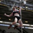 Barber outjumps Holzdeppe for pole vault gold