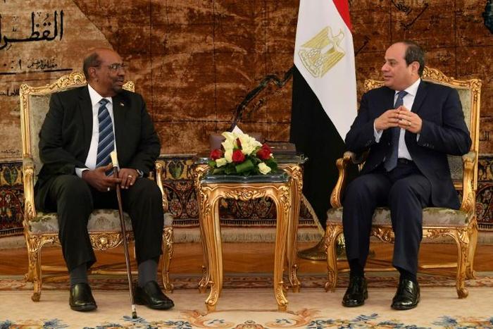 A handout picture released by the Egyptian presidency shows Egyptian President Abdel Fattah al-Sisi meeting with his Sudanese counterpart Omar al-Bashir in Cairo