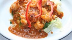 Fried fish in peanut sauce