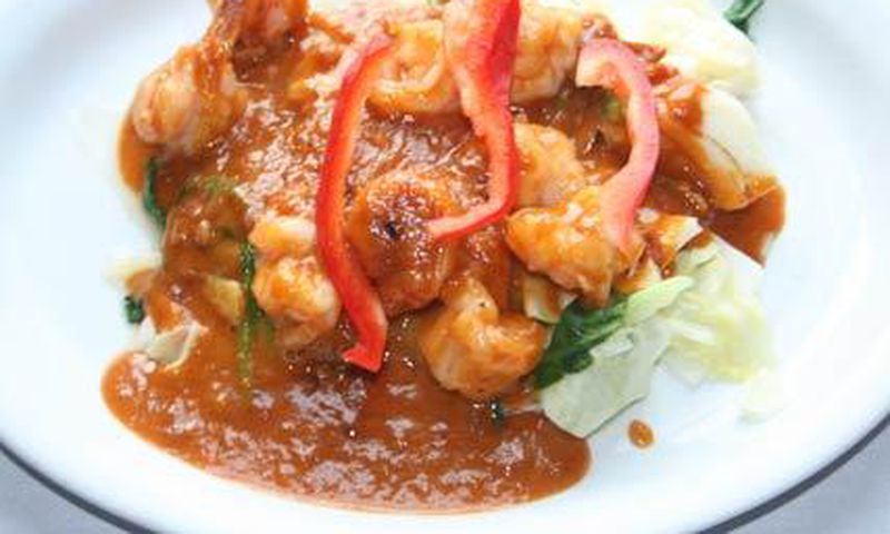 Fried fish in peanut sauce
