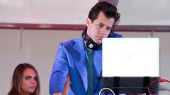 ___3942122___https:______static.pulse.com.gh___webservice___escenic___binary___3942122___2015___7___6___11___mark-ronson_940x526