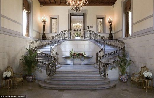 The Oheka castle on the Gold Coast supposedly inspired Gatsby's mansion in The Great Gatsby