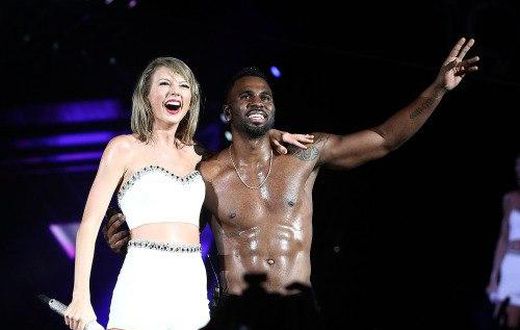 Taylor Swift and Jason Derulo hug it out in Washington DC