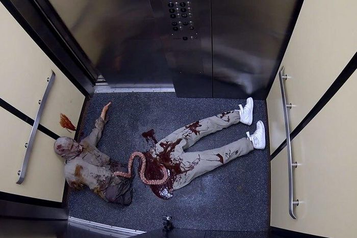 This is probably the most terrifying walking dead prank you would ever see.