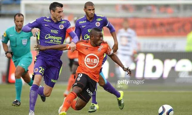Majeed Waris in an orange color jersey