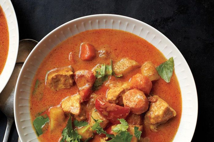 ___4266941___https:______static.pulse.com.gh___webservice___escenic___binary___4266941___2015___10___16___15___51140410_thai-chicken-curry_1x1_1