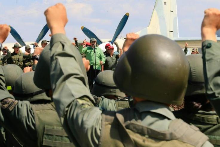 This handout picture released by the Venezuelan presidency shows Venezuelan President Nicolas Maduro (C) taking part in a ceremony at Libertador Air Base