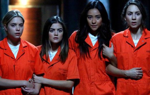  Spencer (Troian Bellisario), Hanna (Ashley Benson), Aria (Lucy Hale) and Emily (Shay Mitchell)