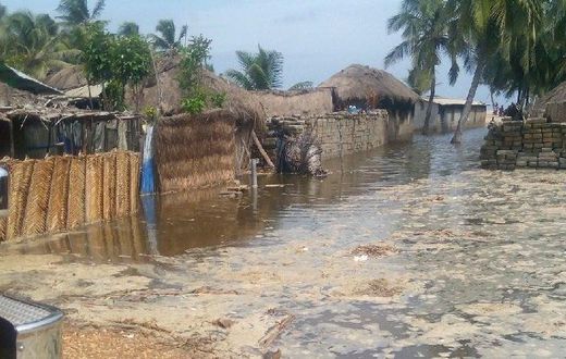 Strong waves in Keta; hundreds displaced