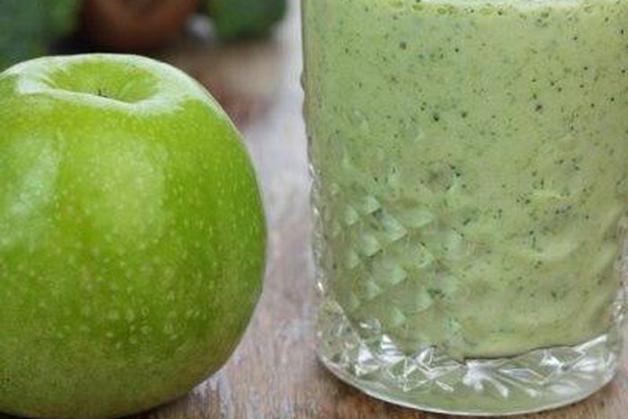 Green Apple and Kiwi Smoothie