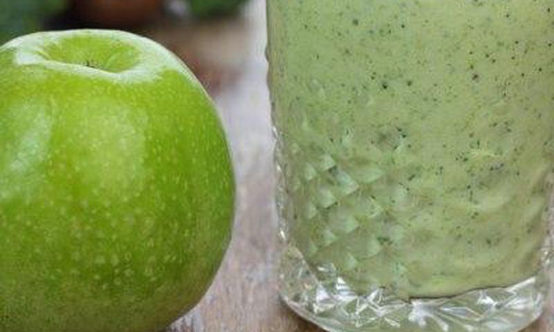 Green Apple and Kiwi Smoothie