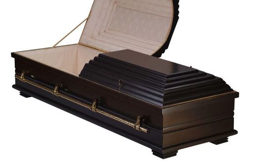 ___3614850___https:______static.pulse.com.gh___webservice___escenic___binary___3614850___2015___3___30___13___sarkofagus_lux_coffin1