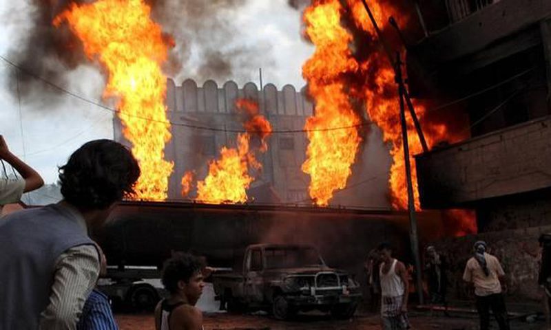 Arab forces strike Houthi-held Yemen military port -local official
