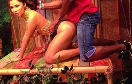Fans molest Rapper, Nicki Minaj's wax figure recently unveiled at Madam Tussauds wax museum in Vegas