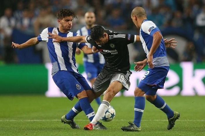 Chelsea's Diego Costa in action with Porto's Ruben Neves and Maxi Pereira Action Images via Reuters / Matthew Childs Livepic