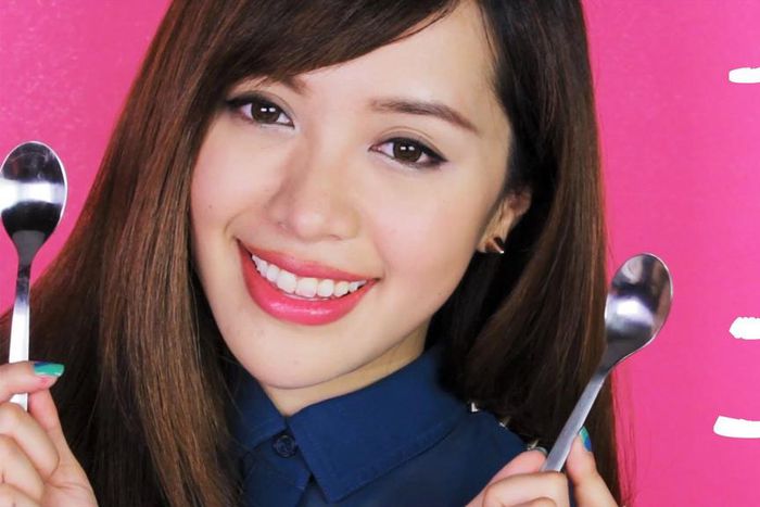 Beauty tips using a spoon