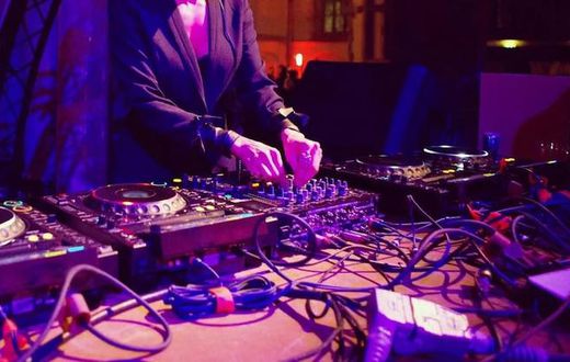 Angry party goers lynch DJ to death for playing boring music