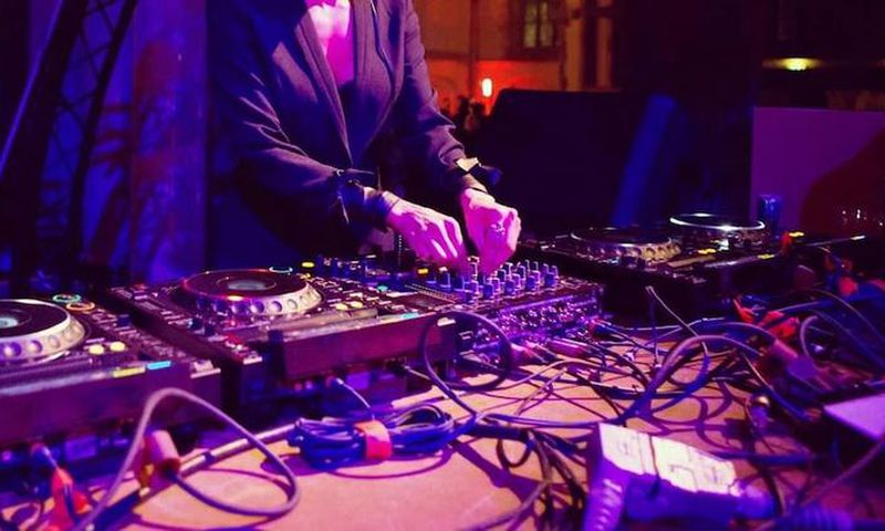 Angry party goers lynch DJ to death for playing boring music