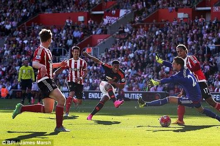 Anthony Martial scores the equalising goal for Manchester United at Southampton