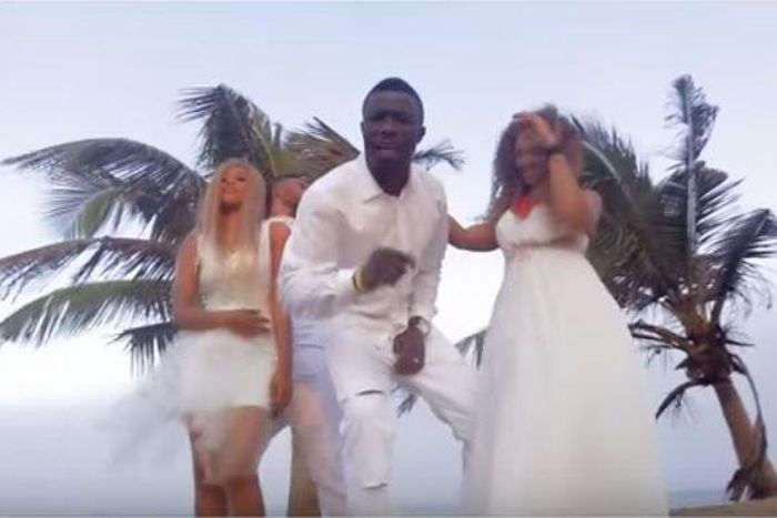 Kwaku Manu - Adoma feat. Gallaxy