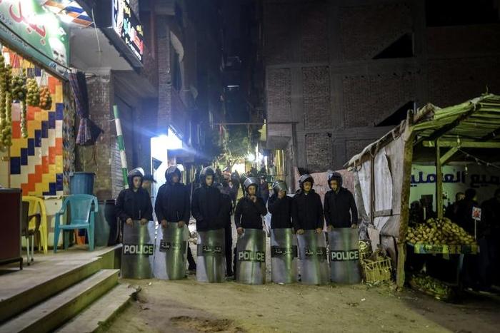Egyptian security forces guard a street leading in Cairo's eastern district of Nasr City after a policeman was killed trying to defuse a bomb near a church on January 5, 2019