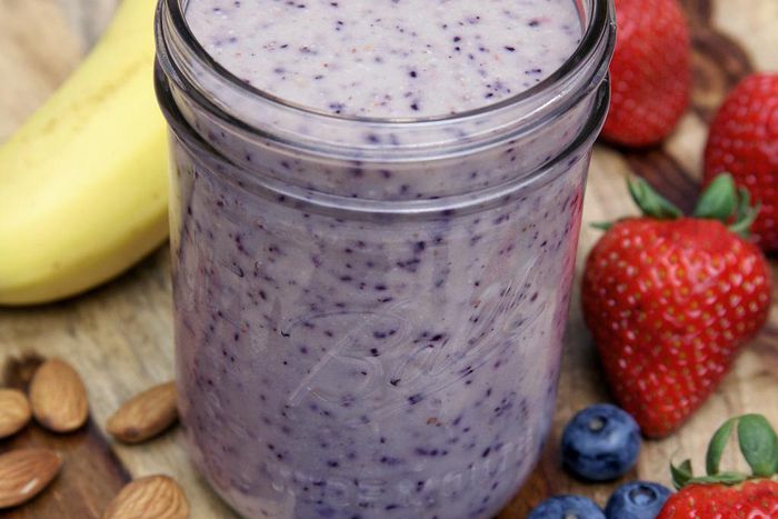 Almond Strawberry Banana Yogurt Smoothie