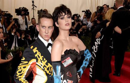Jeremy Scott poses with Katy Perry at the 2015 MET Gala