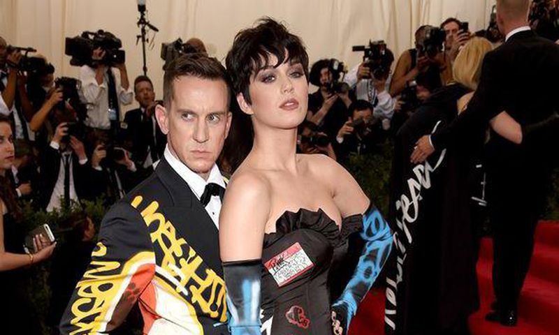 Jeremy Scott poses with Katy Perry at the 2015 MET Gala