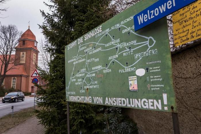 Residents of Proschim have for years lived with the uncertainty of whether the Welzow-Sued mine at the edge of their village will be expanded, flattening their homes