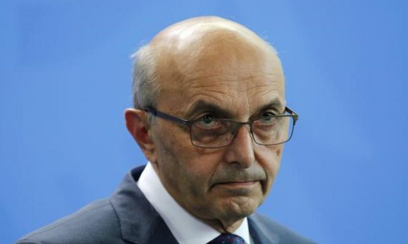 Lawmakers throw eggs at Kosovo prime minister