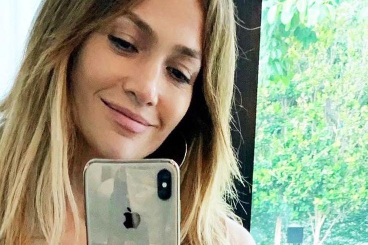 J.Lo Shows Off Her Abs After 4 Days Of No Sugar