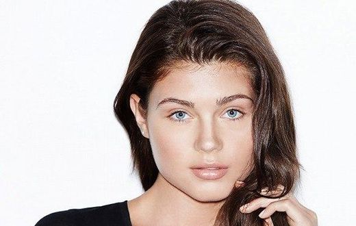 Model's face after nose contour