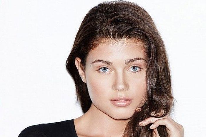 Model's face after nose contour