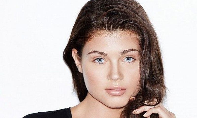 Model's face after nose contour