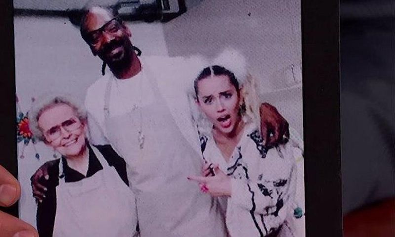 Miley Cyrus' grandmother meets Snoop Dogg