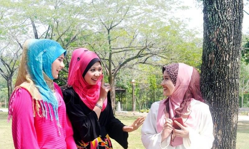 ___3960337___https:______static.pulse.com.gh___webservice___escenic___binary___3960337___2015___7___10___15___5665171-young-muslim-girl-chatting-at-park