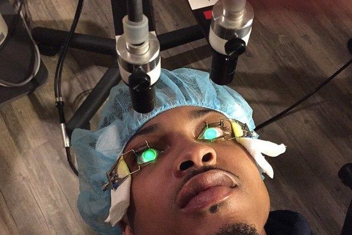 August Alsina undergoing eye corrective session