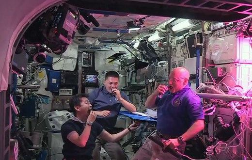 ___4079684___https:______static.pulse.com.gh___webservice___escenic___binary___4079684___2015___8___17___19___astronauts-space-grown-lettuce