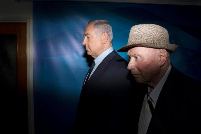 Holocaust survivor Mordechai Wiesel (R) and Israeli Prime Minister Benjamin Netanyahu (L) arrive for the weekly cabinet meeting on the occasion of the International Holocaust Remembrance Day in Jerusalem on January 27, 2019