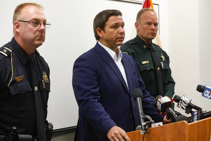 'I Have Shot Five People': 21-Year-Old Held in Massacre at Florida Bank