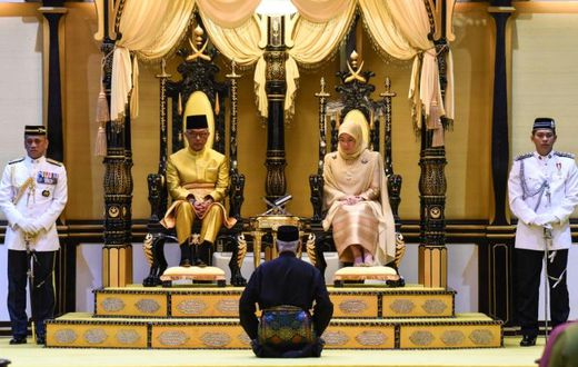 Sports-loving Sultan Abdullah (L), who is the new ruler of Pahang state, is expected to be elected king by Malaysia's royal families