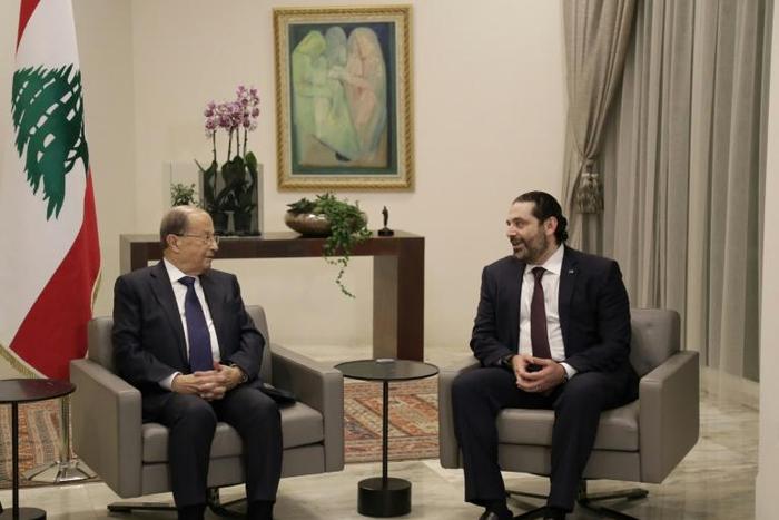 Lebanese President Michel Aoun (L) and Prime Minister Saad Hariri in discussion at the presidential palace, as a new government is formed more than eight months after elections
