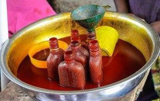 ___4012421___https:______static.pulse.com.gh___webservice___escenic___binary___4012421___2015___7___26___17___Palm+Oil+-+Antoshananarivo+-+Wikimedia+Commons