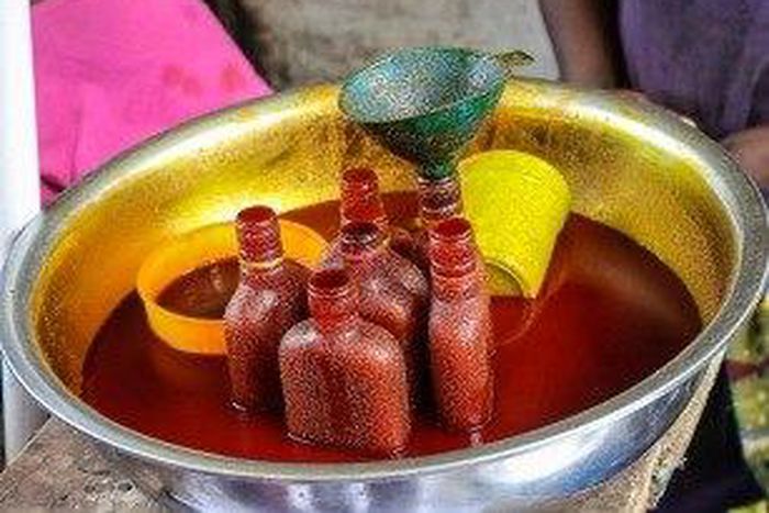 ___4012421___https:______static.pulse.com.gh___webservice___escenic___binary___4012421___2015___7___26___17___Palm+Oil+-+Antoshananarivo+-+Wikimedia+Commons