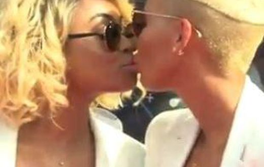 Amber Rose and Blac Chyna kiss at BET Awards 2015