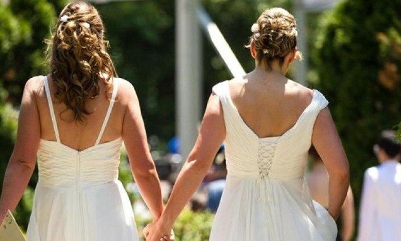 ___3950729___https:______static.pulse.com.gh___webservice___escenic___binary___3950729___2015___7___8___11___Cheryl-Taylor-and-Jennifer-Smith-hold-hands-as-they-arrive-for-the-Grand-Pride-Wedding-a-mass-gay-wedding-at-Casa-Loma-in-Toronto-Canada-on-Jun...