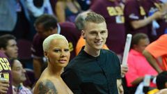 Amber Rose splits from Machine Gun Kelly