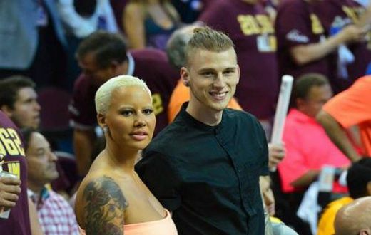 Amber Rose splits from Machine Gun Kelly
