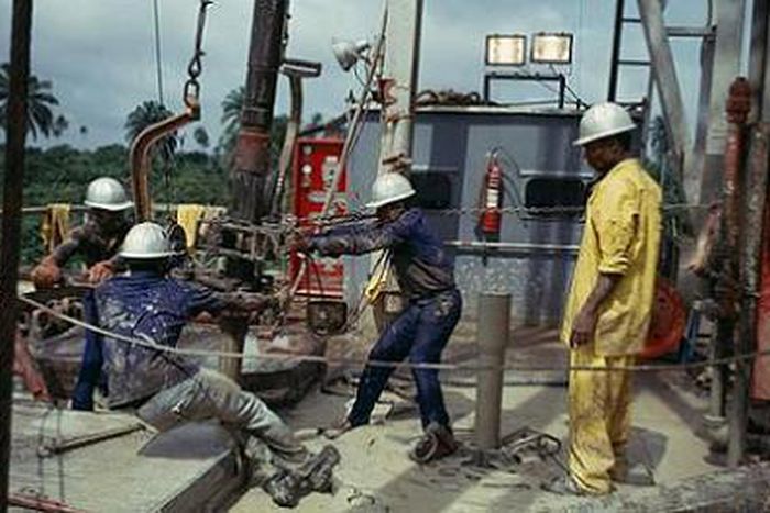 Workers on a Nigerian oil rig (File Photo)